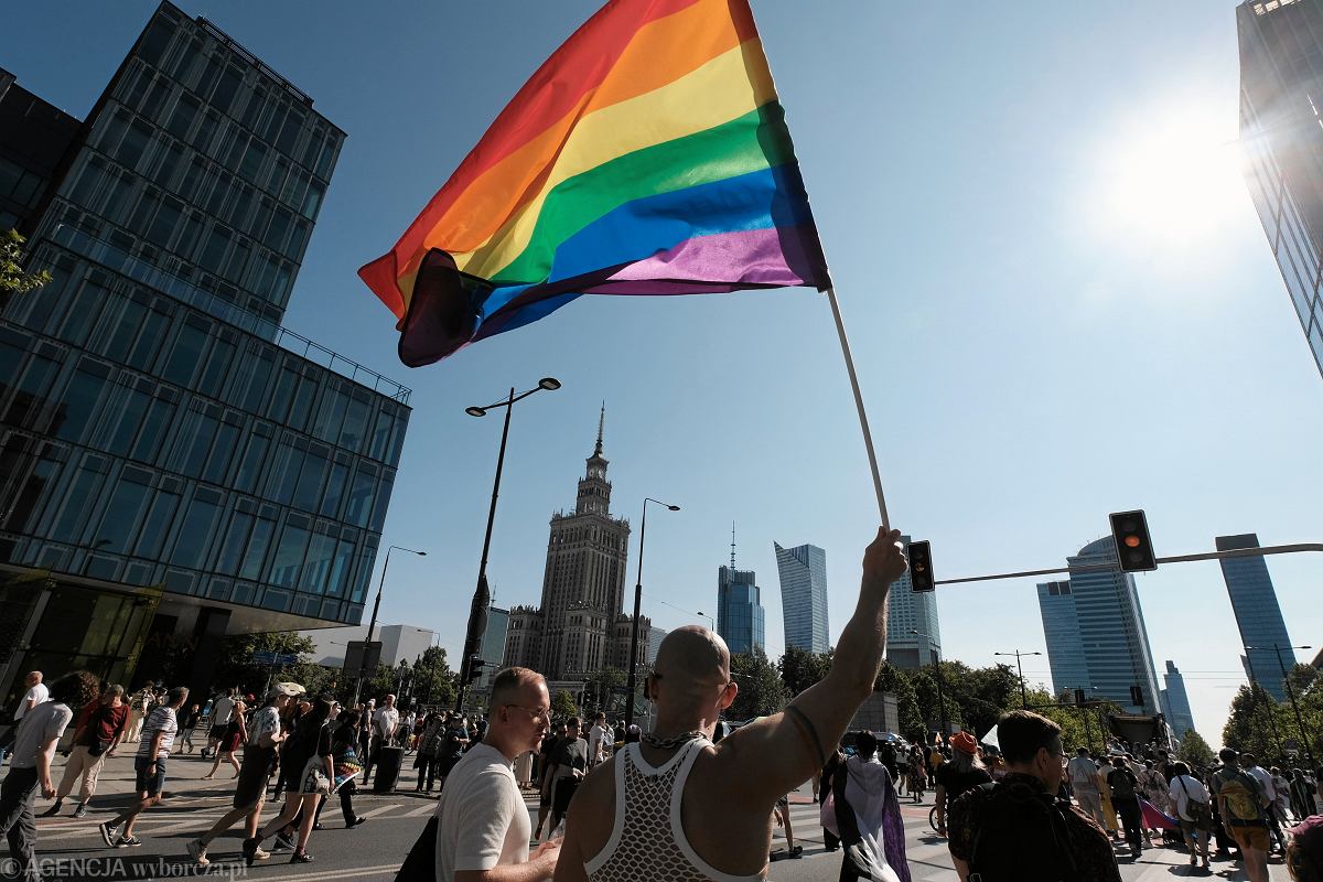 A new idea of the Ministry of Defence: a trial year for couples before they sign a joint relationship agreement. LGBT activists