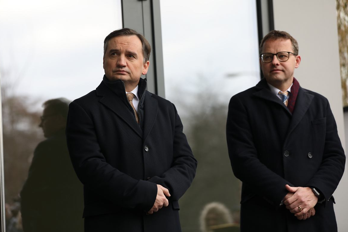 Hungary calls for Ziobra and Romanowski. The verification of their asylum has begun